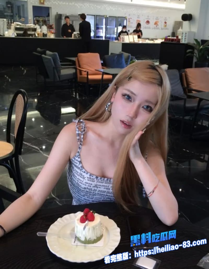 骚浪精神小妹戴面具后入爆操翘臀奶子甩飞上位狂扭诱惑狼友直播4