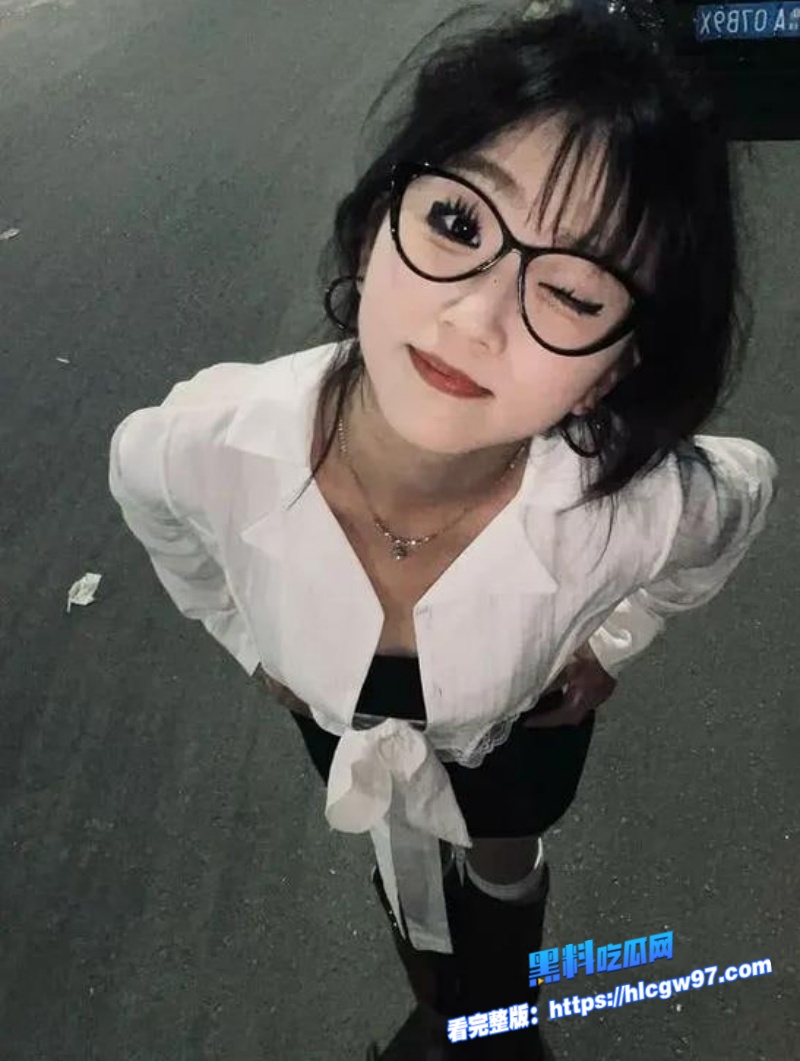 弟弟把姐姐心爱的玩具塞进她体内玩到腿软高潮颤抖后1