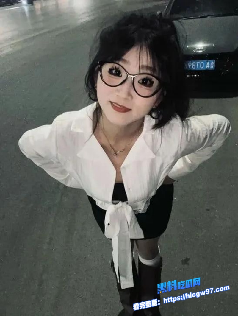 弟弟把姐姐心爱的玩具塞进她体内玩到腿软高潮颤抖后2