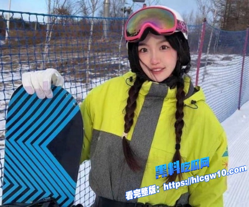 兄妹乱伦骚妹妹主动诱惑亲哥从害羞试探到彻底放开展示激情缠绵3
