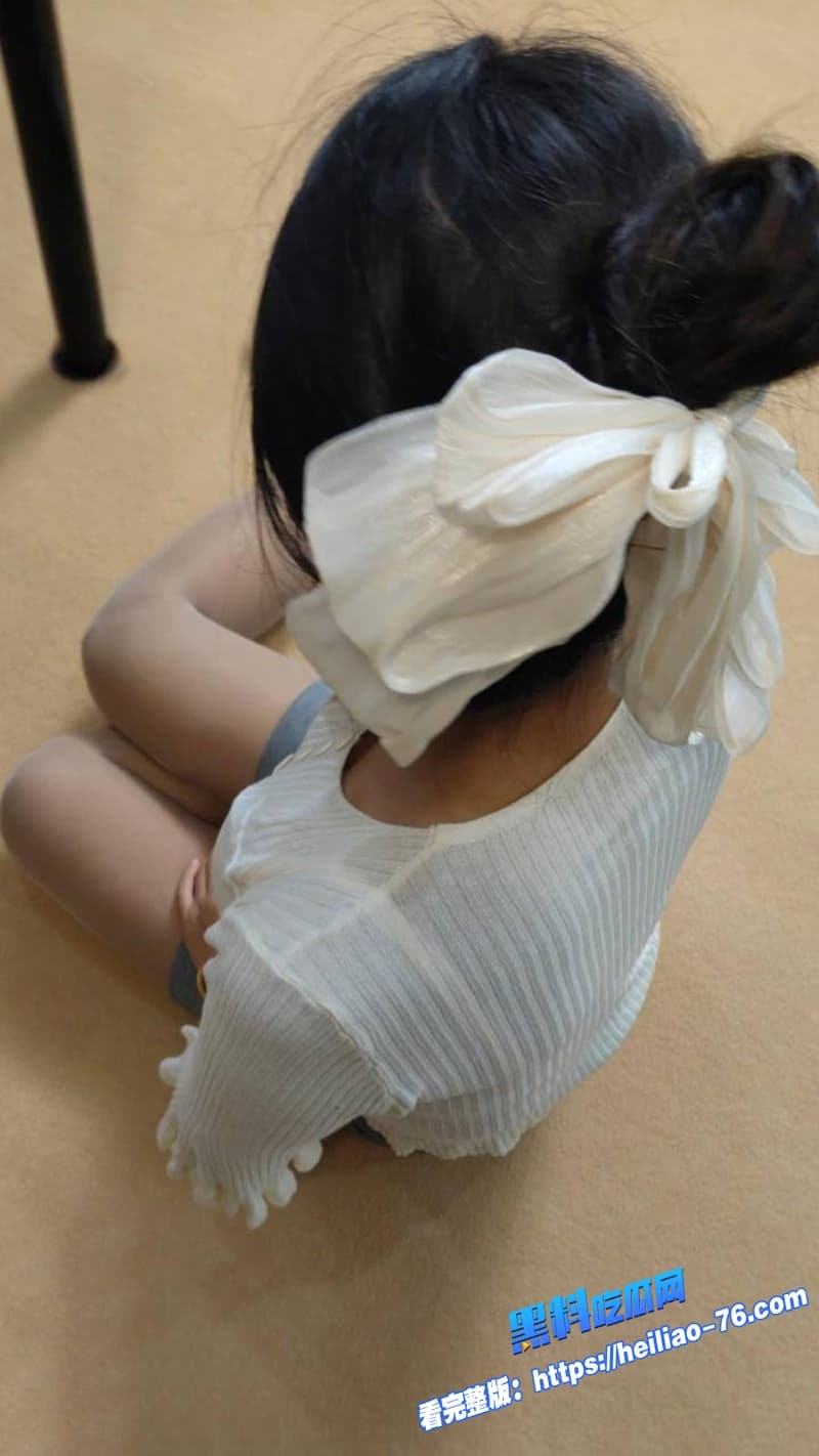 海角乱伦儿子写作业时妈妈钻桌底含鸡巴后倒车入库直接坐上去湿润阴道套弄满足需求 1 海角乱伦儿子写作业时妈妈钻桌底含鸡巴后倒车入库直接坐上去湿润阴道套弄满足需求 1