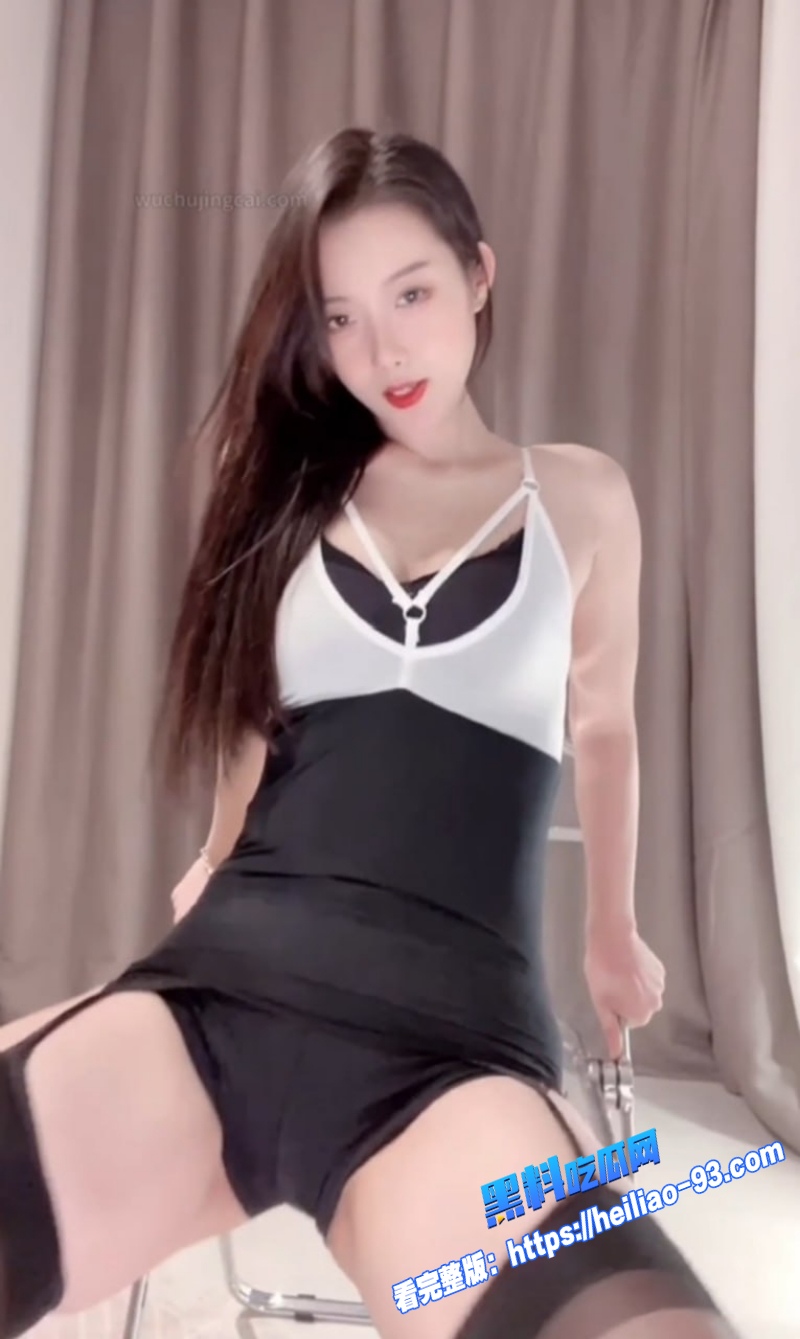 抖音64w粉丝网红圈圈付费定制情趣骚舞蜜桃臀疯狂扭动粉嫩乳头全露2 抖音64w粉丝网红圈圈付费定制情趣骚舞蜜桃臀疯狂扭动粉嫩乳头全露2
