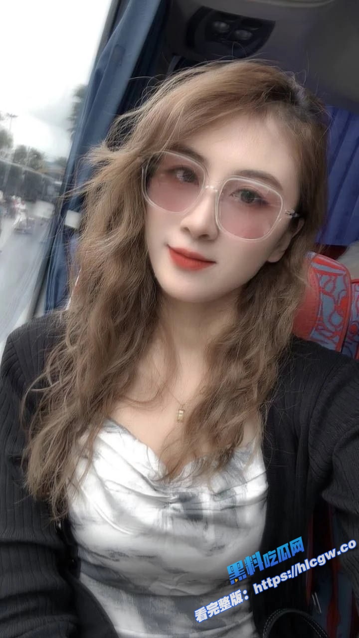 江苏无锡新吴区上品花园美女业主 李漫漫 婚后出轨 情夫酒店偷拍视频流出！4