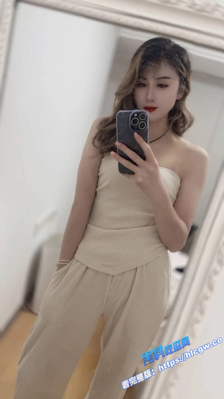 江苏无锡新吴区上品花园美女业主 李漫漫 婚后出轨 情夫酒店偷拍视频流出！5