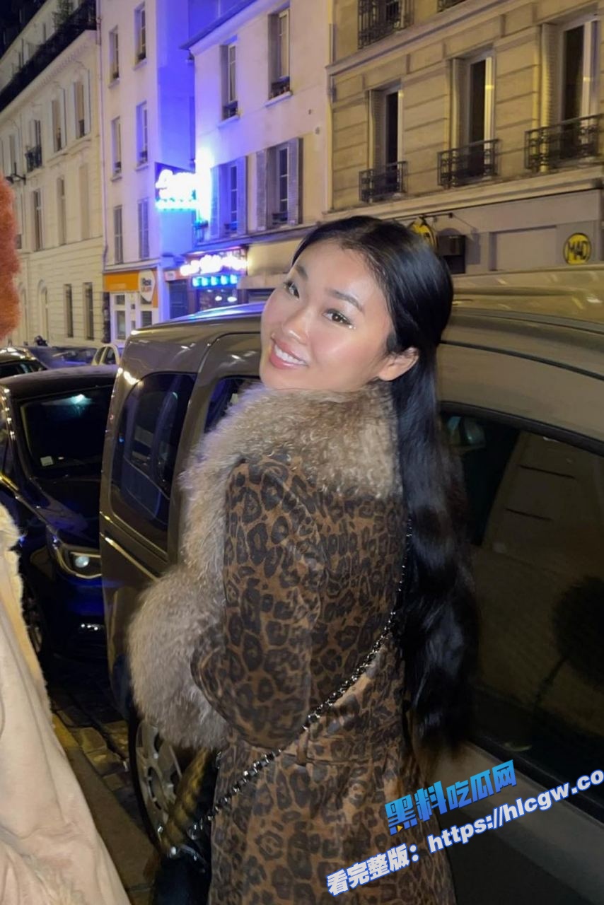 韩国赴美留学生 Len 18岁媚洋婊在纽约公寓里跪式服务金主 犹如母狗跪舔口交！2