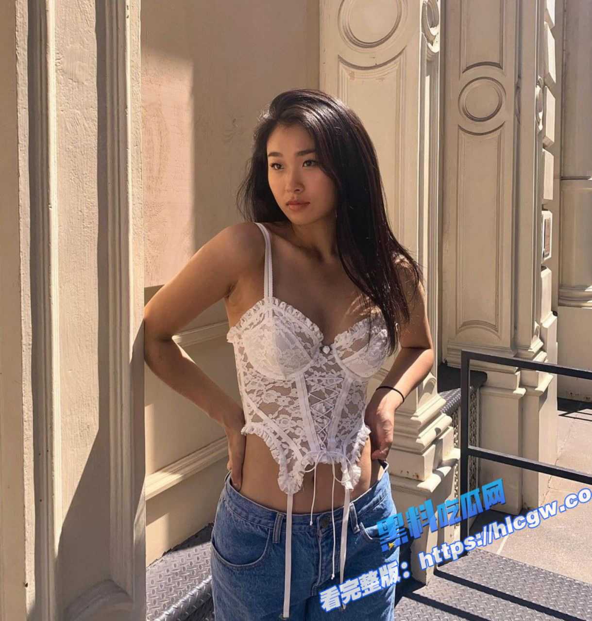 韩国赴美留学生 Len 18岁媚洋婊在纽约公寓里跪式服务金主 犹如母狗跪舔口交！3