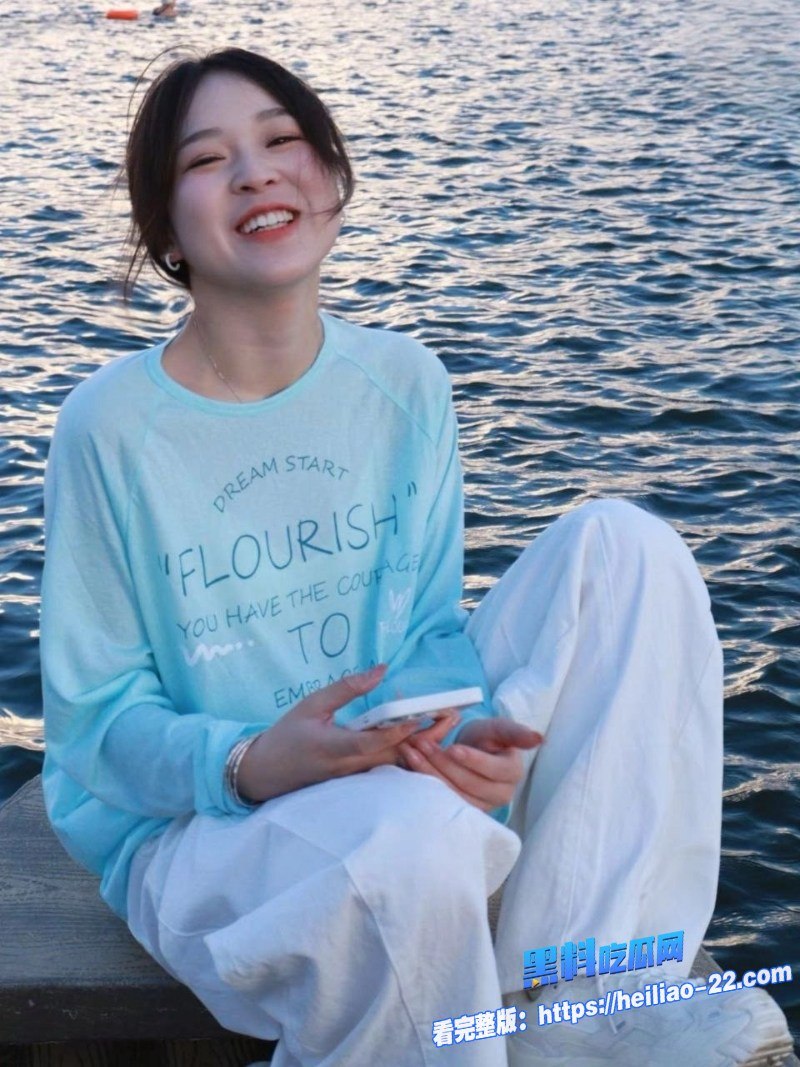 浙江师范大学甜妹张宇轩和男友日常亲密视频意外流出清纯眼镜妹瞬间变身骚货深喉舔得干干净净 2