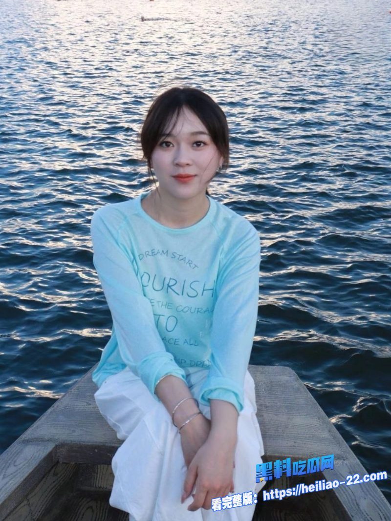 浙江师范大学甜妹张宇轩和男友日常亲密视频意外流出清纯眼镜妹瞬间变身骚货深喉舔得干干净净 3