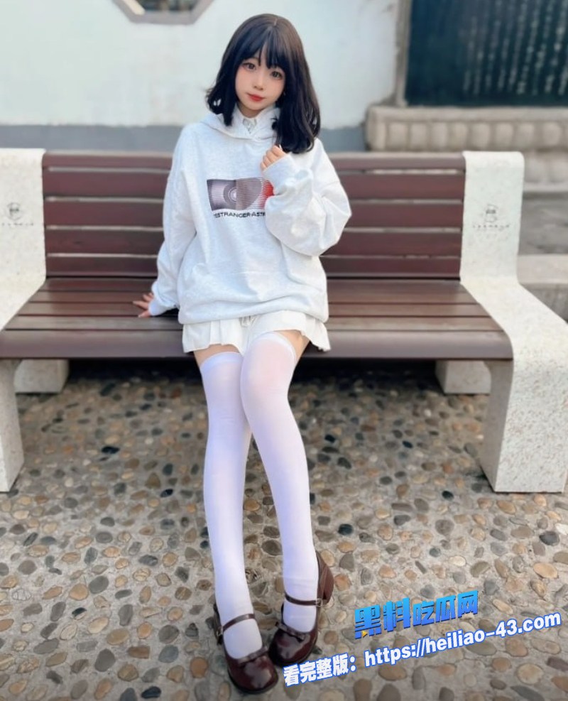 可爱小萝莉被大鸡巴男友卫生间狂干粗屌猛顶粉嫩小穴5