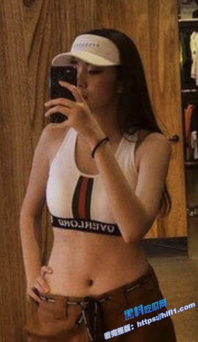 街头抄底偷拍！知名175嫩模与男友逛街 迷你齐逼小皮裙白色内裤 清纯又性感！2
