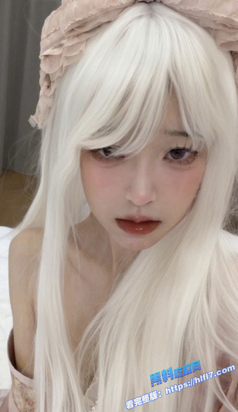抖音网红甜妹 迟早早 萝莉型美少女清纯可人 定制私拍福利惊艳流出！2