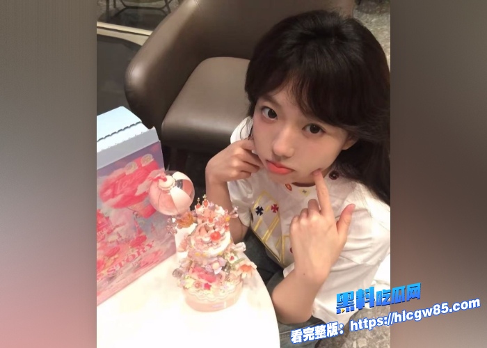 三个极品身材颜值女大学生欠网贷没钱还款只能卖身排队等着被大哥操多人淫乱视频爆出 5