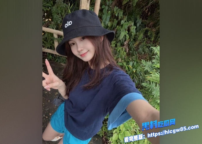 高颜值极品身材女主播 露脸直播视频流出，情趣内衣露奶激情裸舞扭臀，让人彻底沦陷瞬间点燃欲火！ 1