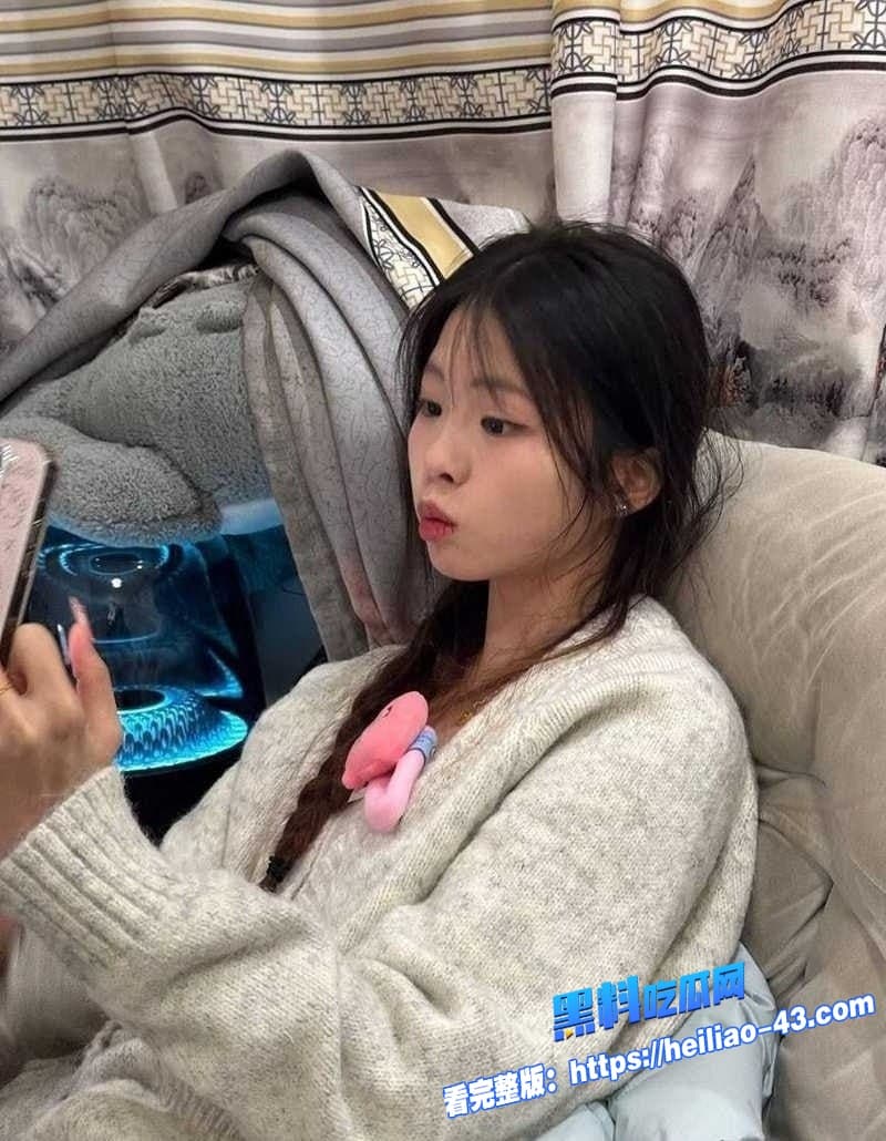 瓜友投稿山西太原刘紫怡自拍视频外泄出租屋内身穿制服被操的白浆直流3