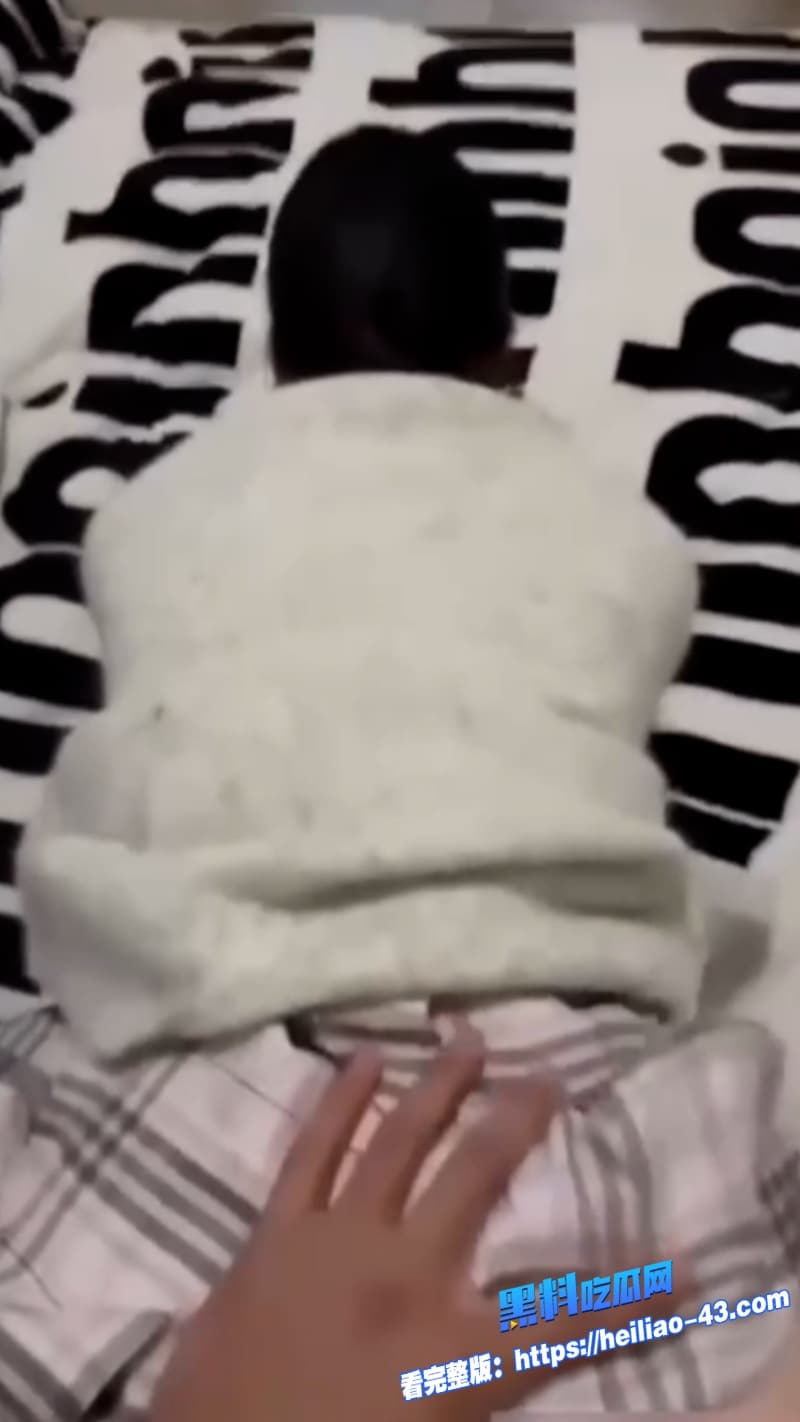 瓜友投稿山西太原刘紫怡自拍视频外泄出租屋内身穿制服被操的白浆直流10