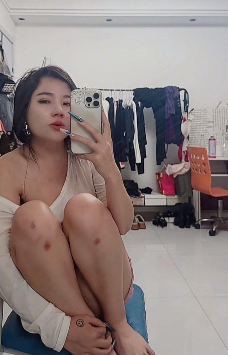 网红花花呀喝醉直播翻车漏点1 网红花花呀喝醉直播翻车漏点1