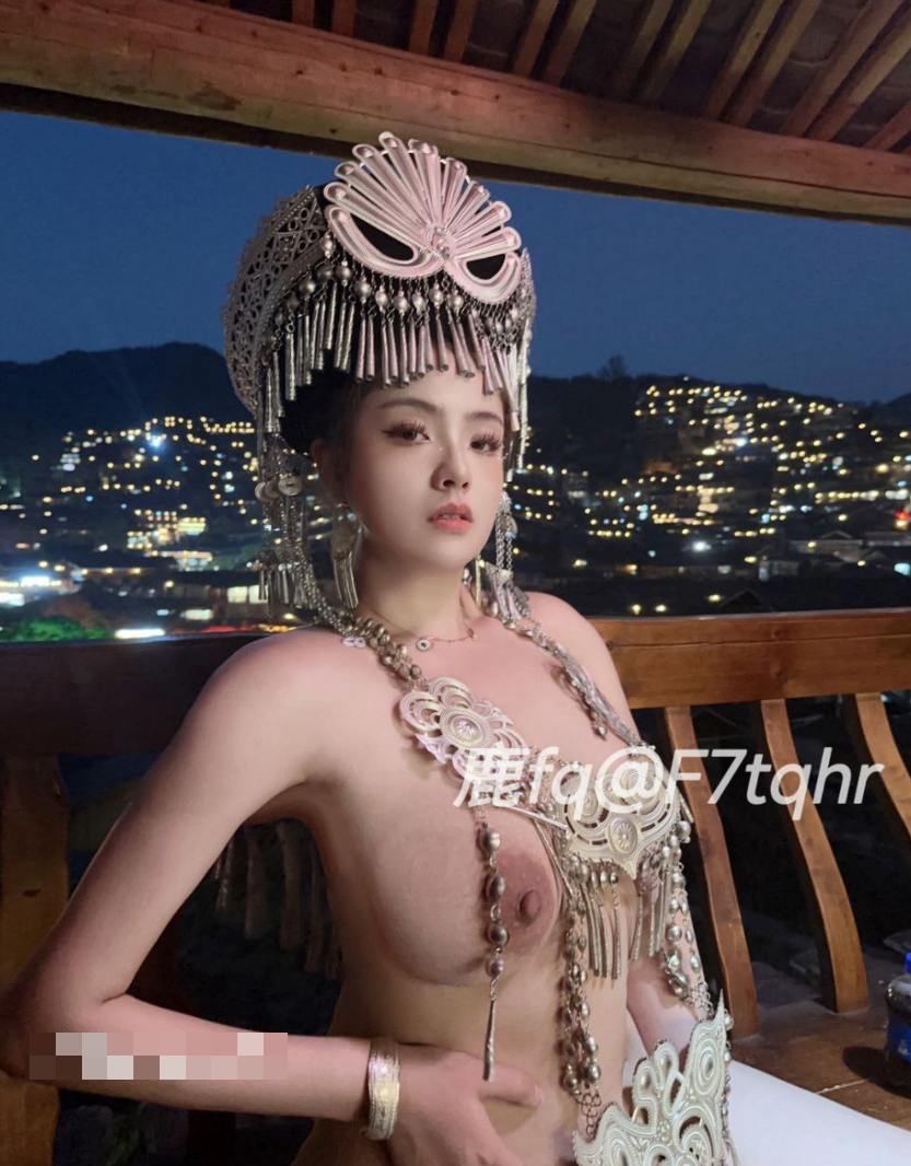 推特高颜值人妻少妇 鹿小姐 野外大草原露出 约炮单男骚穴被灌满精液 图18