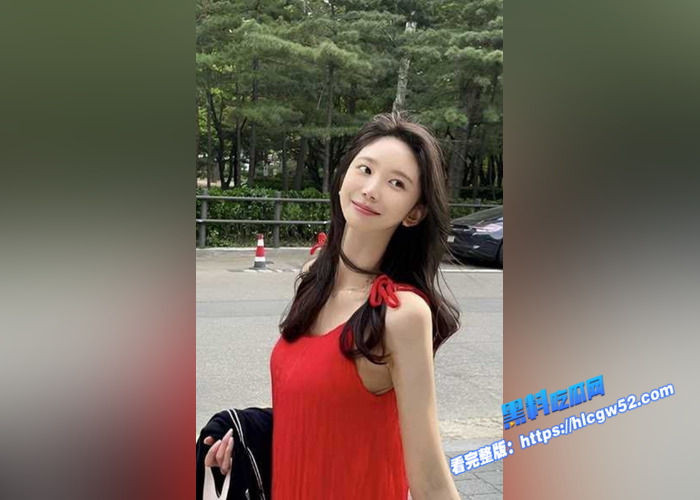 极品推特拜金女神 小村花 明码标价 与金主性爱视频曝光 性感蜜桃臀被后入狂操1