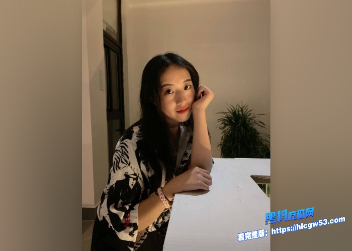 高知教师少妇出轨,与体育生偷情视频流出,老公打电话查岗精彩刺激图1.jpg 高知教师少妇出轨,与体育生偷情视频流出,老公打电话查岗精彩刺激图1.jpg