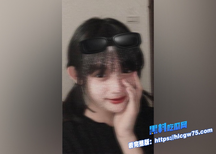 超嫩学生妹子张硕晴与校外黄毛男友视频通话揉奶自慰录屏外流长的也太纯可爱了吧 图6