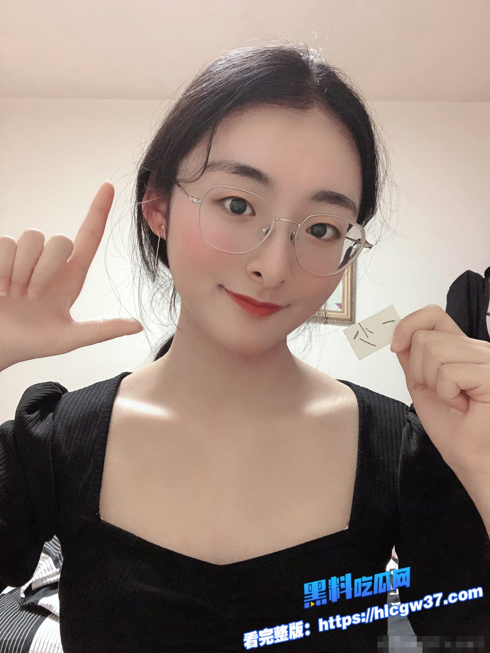 高颜值女大学生眼睛妹定制视频福利合集自产圣水浇头双道具抽插自慰简直就是骚母狗 1 高颜值女大学生眼睛妹定制视频福利合集自产圣水浇头双道具抽插自慰简直就是骚母狗 1