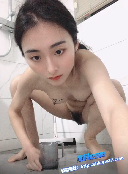 高颜值女大学生眼睛妹定制视频福利合集自产圣水浇头双道具抽插自慰简直就是骚母狗 8 高颜值女大学生眼睛妹定制视频福利合集自产圣水浇头双道具抽插自慰简直就是骚母狗 8