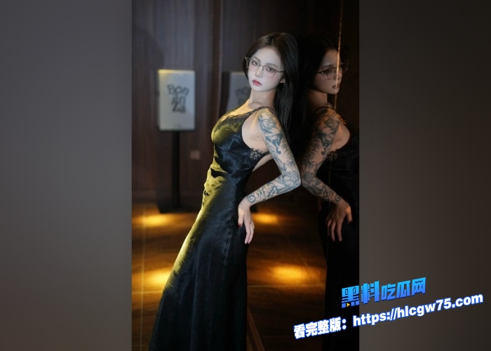 抖音万粉小网红海胆的越野车线下与两位猛男粉丝3P性爱视频曝光吃的真好啊都是大屌猛男 图2