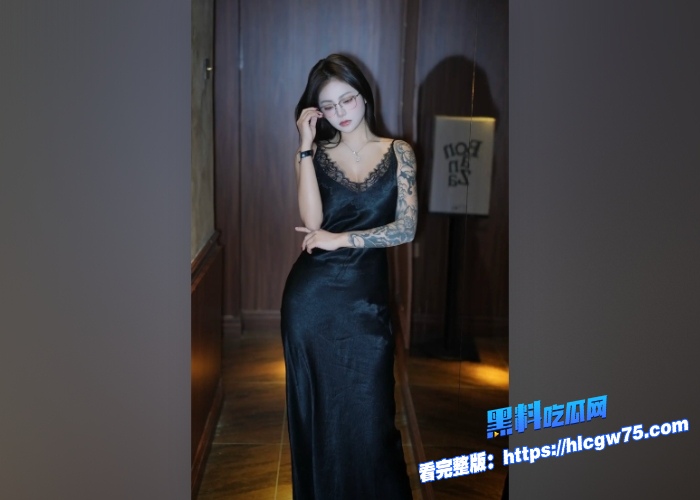 抖音万粉小网红海胆的越野车线下与两位猛男粉丝3P性爱视频曝光吃的真好啊都是大屌猛男 图3