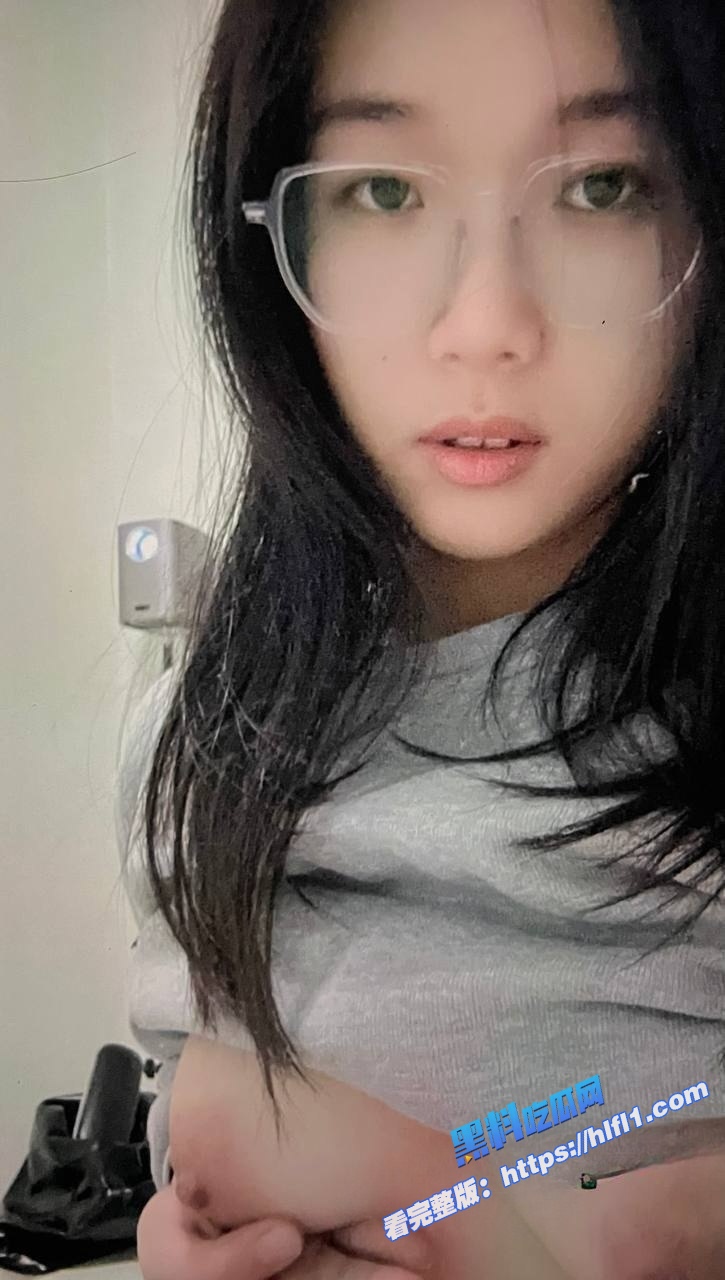 陕西渭南师范学院 陈小雨 约炮视频曝光 清纯小母狗 多毛蜜穴被炮友无套猛干！6