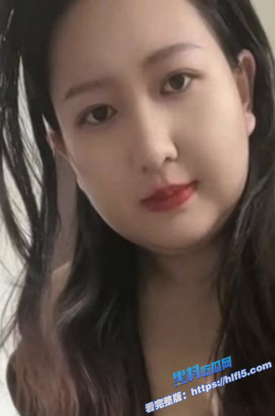 瓜友投稿 服务员前女友简简单单就直接拿下 在家中自慰给我看！1