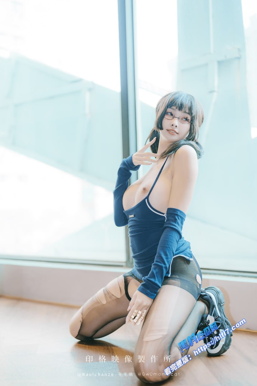 onlyfans极品博主 慕慕Momo 私拍视频流出 巨乳尤物听从摄影师指令 各种掰逼露穴！7