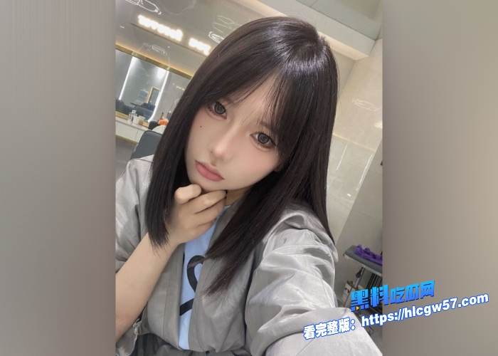 骚宝私密回春第三期老客户介绍的新人学生妹第一次来还有点害羞骚逼呗玩弄水流了一床最后还操到高潮 图1