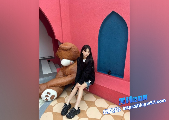 骚宝私密回春第三期老客户介绍的新人学生妹第一次来还有点害羞骚逼呗玩弄水流了一床最后还操到高潮 图3