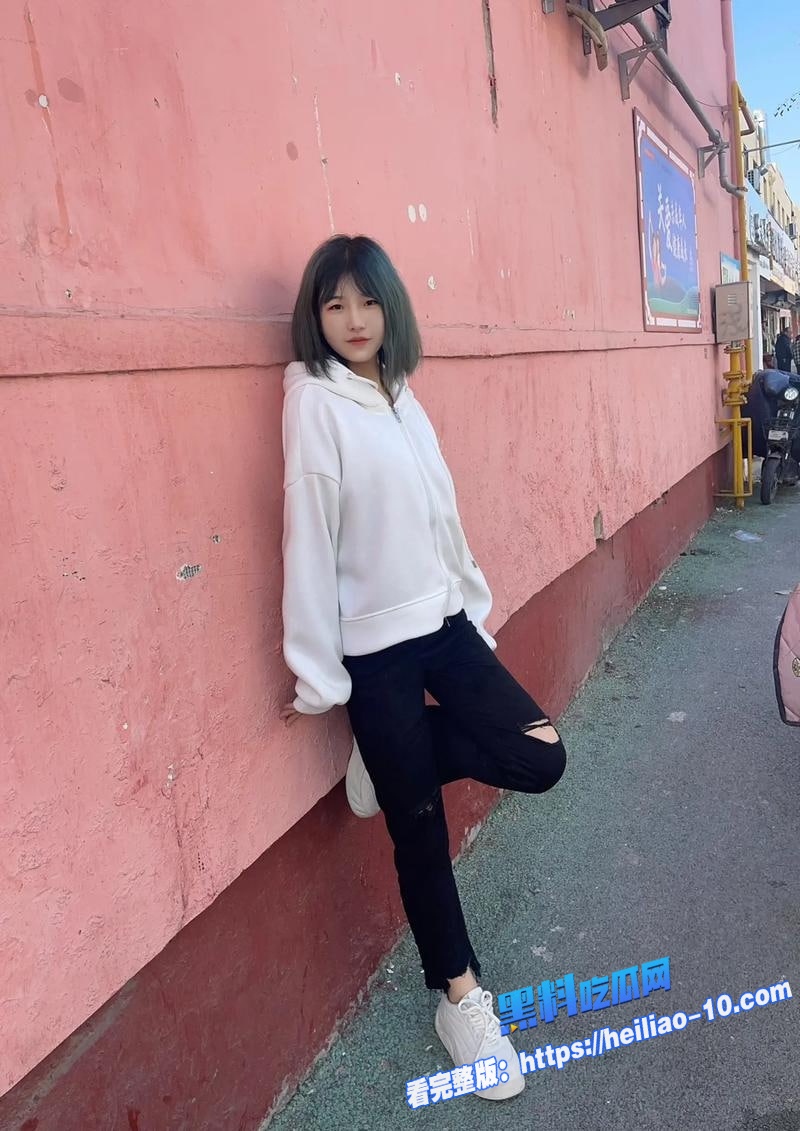 表面一副乖乖女外表的反差精神小妹4