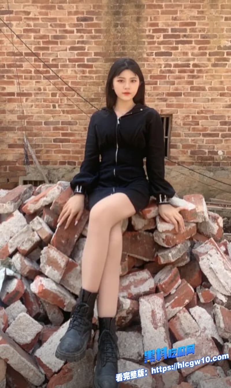兄妹乱伦哥哥假装帮妹妹抠蚊子包结果直接深入检查到喷水高潮淫荡对话超刺激蚊子都看不下去了1