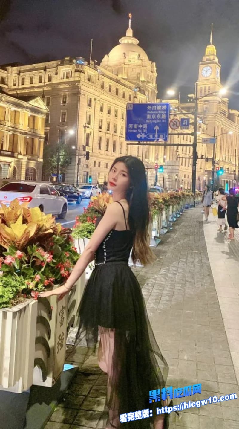 兄妹乱伦哥哥假装帮妹妹抠蚊子包结果直接深入检查到喷水高潮淫荡对话超刺激蚊子都看不下去了8