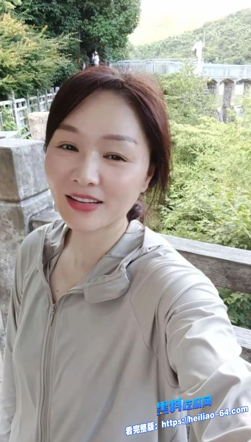 真实母子乱伦陕西肥猪儿子把美乳妈妈灌醉直接强行中出狂干白虎逼超诱惑2 真实母子乱伦陕西肥猪儿子把美乳妈妈灌醉直接强行中出狂干白虎逼超诱惑2