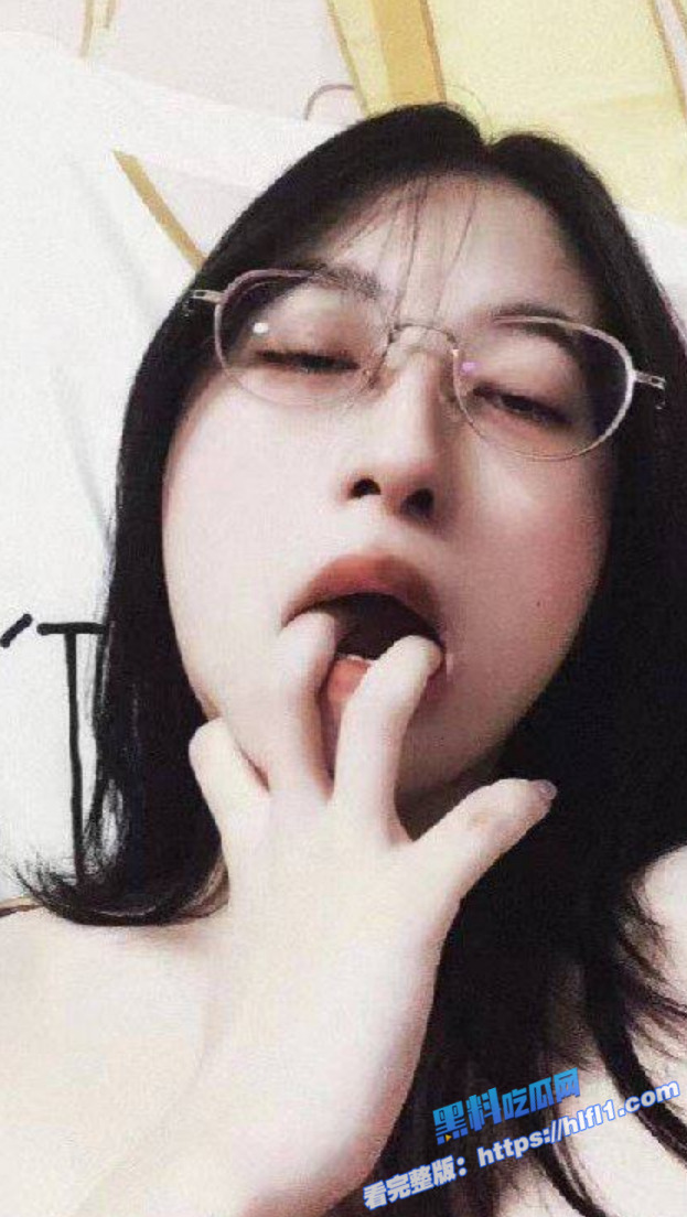 安徽理工大学大二 吴孟平 维修电脑被同学发现私密视频 眼镜妹果然都是反差婊！图2