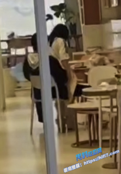 又现情侣户外做爱名场面 湖南宁乡罗曼糕点惊现狗男女当众激情 视频被路人拍下曝光！3
