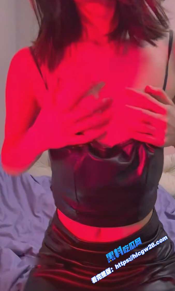 白嫩高颜值骚货 看似清纯私下是极品浪女 户外漏出扣逼满手是淫水！ 图4