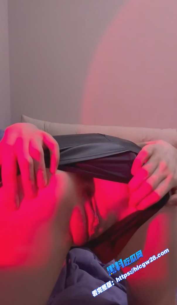 白嫩高颜值骚货 看似清纯私下是极品浪女 户外漏出扣逼满手是淫水！ 图8