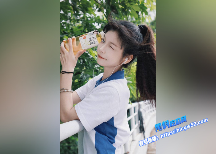 海角兄妹乱伦！带着穿jk制服的妹妹去酒店开房 不停的上下抚摸把玩妹妹 妹妹的白虎小穴被插的直流水8