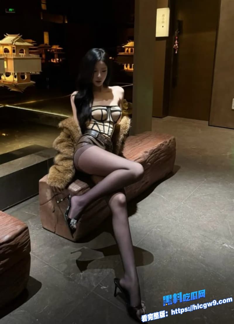 姐弟乱伦强上会喷水的姐姐足交深喉后直接后入狂干内射一屁股精液 3 姐弟乱伦强上会喷水的姐姐足交深喉后直接后入狂干内射一屁股精液 3