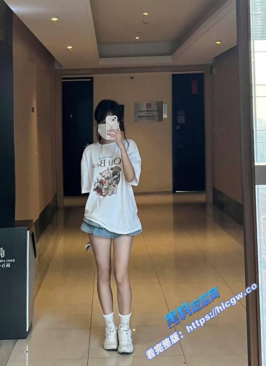 上海纽约大学大一学妹 林思瑶 出轨自己的小男友 献身给学长让其无套内射自己的淫穴！1