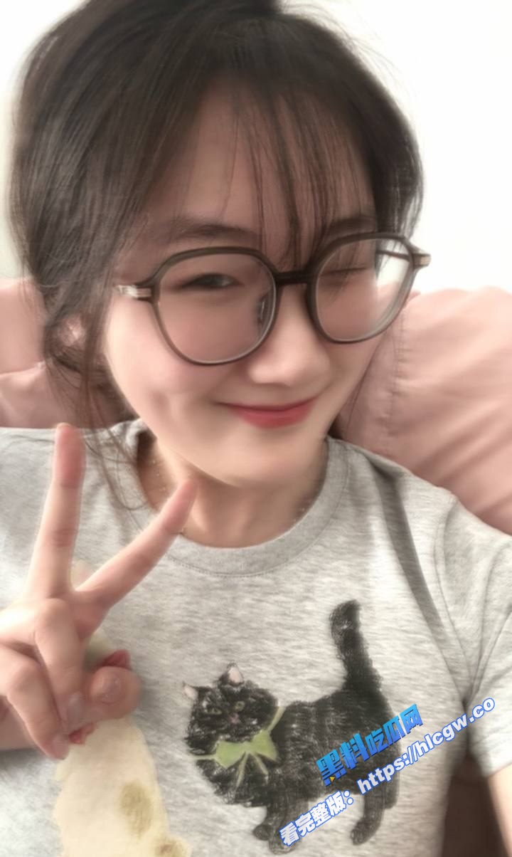 上海纽约大学大一学妹 林思瑶 出轨自己的小男友 献身给学长让其无套内射自己的淫穴！2