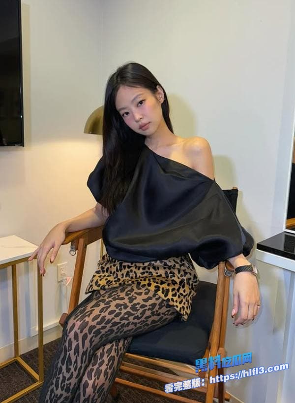 BLACKPINK 金珍妮 Jennie Kim 洛杉矶演唱会真空造型争议 性感造型引热议 图5 BLACKPINK 金珍妮 Jennie Kim 洛杉矶演唱会真空造型争议 性感造型引热议 图5
