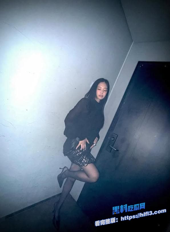 BLACKPINK 金珍妮 Jennie Kim 洛杉矶演唱会真空造型争议 性感造型引热议 图8 BLACKPINK 金珍妮 Jennie Kim 洛杉矶演唱会真空造型争议 性感造型引热议 图8