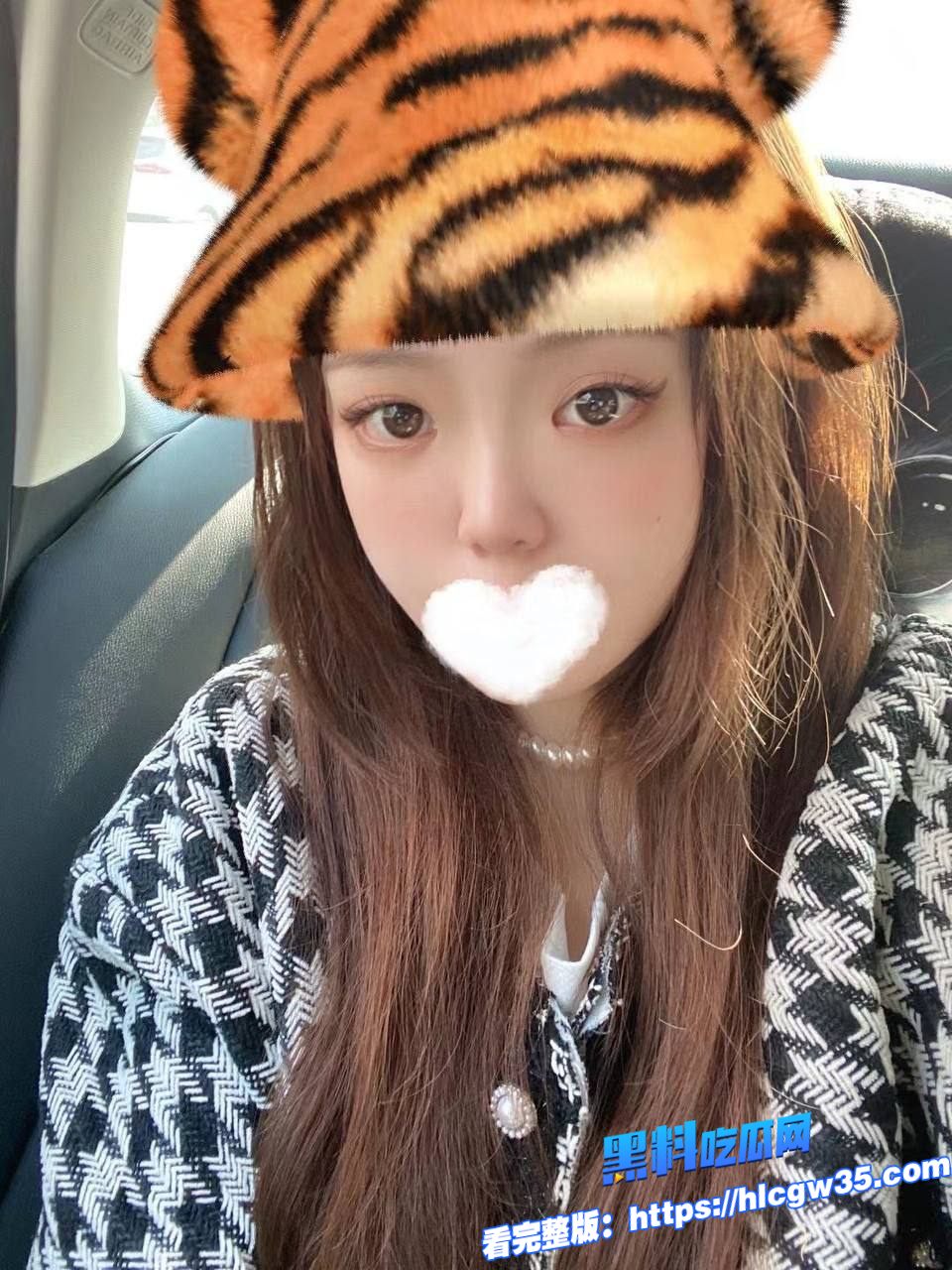 高颜值反差婊谁能拒绝一个在床上主动掰穴求操的清纯颜值母狗 16