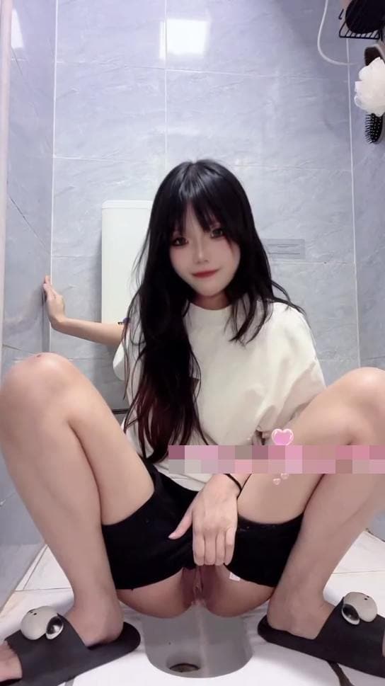 推特甜筒Yuki尿尿照片