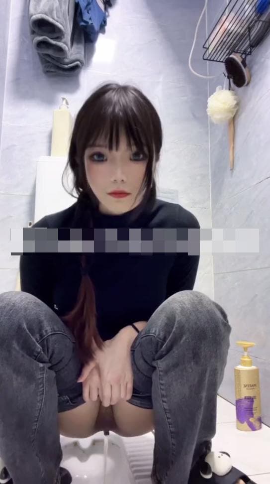 推特甜筒Yuki尿尿照片